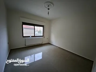  3 شقة طابقية فارغه للايجار في خلدا 240 م