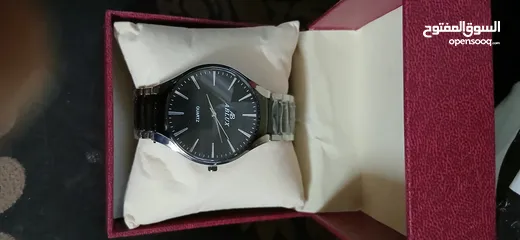  2 ساعات يد ماركة ابلكس