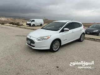  9 فورد فوكس 2017 للبيع  فل كهرباء بحالة الوكالة ترخيص سنة كامله