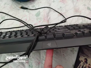  8 ماوس وكيبورد وماوس باد بس  واذا بدك اشي لحاله ممكن اقرأ الوصف