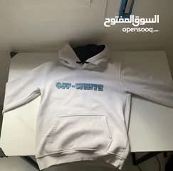  1 هودي Off White باللون الابيض والازرق بمقاس : S اخر قطعة وبسعر حرق