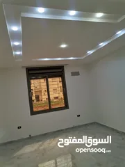  11 شقه 170م طابق اول فني للبيع على شارع البترا بالقرب من كازيه الرجوب واربد مول قراند