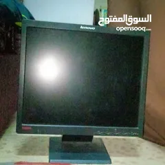  4 شاشه   Lenovo thinkvisio لا تاخذ مساحه كبيره من المكتب