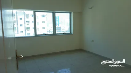  8 NICE 2BHK CENTRAL AC WITH WARDROBE CLOSE HALL AVAILABLE FOR FAMILY
