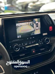 24 تويوتا كروان 2023 عداد زيرو جيب 7 ركاب دفع رباعي