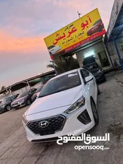  5 هيونداي ايونك 2022 لون ابيض بحالة الوكالة