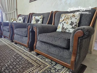  4 طقم كنب 8 مقاعد بحالة ممتازة للبيع