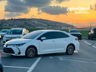  17 تيوتا كورولا هايبرد ترخيص 2022 فل بدون فتحة مميزة  ماتور 1800cc ( بنزين + كهرباء) 170Hp