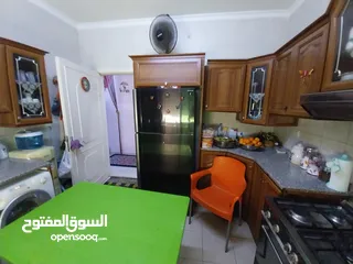  5 شقه للبيع في المنطقه السكنيه الثامنه