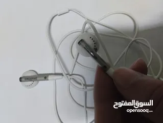  1 سماعة صوت واضح ونقي وعالي جدا من ماركة creative للبيع
