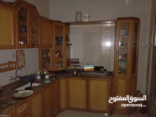  2 غرفة مطبخ المنيوم وخشب زان اصلي لون مميز وخزائن وأبواب المنيوم وخشب زان للبيع في نابلس