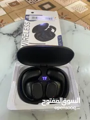  1 ايربود يهتفون