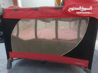  3 سرير بيبي اصلي براند جونيورز مع شنته للسرير من السعوديه