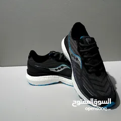  5 Shoes Saucony and Hoka for Running, Made in Vietnam.