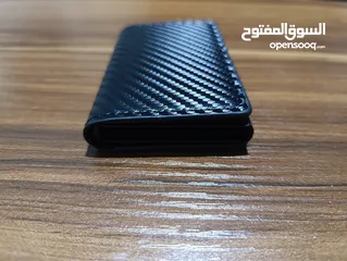  8 محافظ رجالي حجم صغير جلد صناعي وحافظة بطاقات لون اسود كاربون فايبر