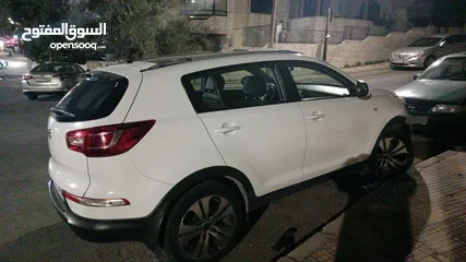  3 سيارة كيا KIA سبورتاج. موديل 2011. بيضاء اللون . بحالة جيدة جداً . فحص اوتوسكور