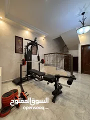 6 شقه دوبلكس ارضي طابقين مفروشه للإيجار بمدخل خاص منفصل عن باقي العماره مع كراج خاص خصوصيه تامه