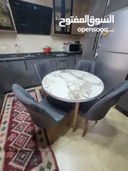  2 طاولات طعام مع 4 كراسي صناعة تركيا الاشكال المتوفرة مرفقة بالاعلان الكميه المتوفرة محدودة الارجل خشب