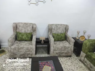 2 كنب بحال الوكاله للبيع المستعجل