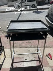  2 جريل شواء متين مخصص للمطاعم والاكشاك بلاطة مقاس 45*70 سمك 6 ميلي ورجلين طولهم 90 سم حتى البلاطة.