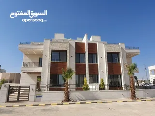  12 فيلا بسعر لقطة في طريق المطار قرب جامعة الشرق الاوسط