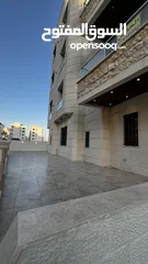  1 شقة للبيع طابق ارضي 95م مع ترس 50م (سكنية - استثمارية) في ديرغبار شارع ال 60 ، مطبخ راكب ، تدفئة غاز