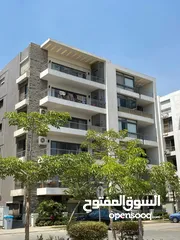  7 للبيع شقة غرفتين 130 م  بجاردن خاص في كمبوند تاج سيتي بالقرب من مطار القاهرة
