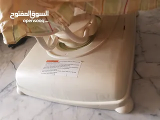  3 تخت هزاز Fisher price يشتغل على البطاريات بحالة ممتازة وبسعر مغري للجادين