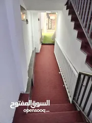  5 بداعي العودة لسوريا مشروع قائم منذ 9 سنوات بدخل ممتاز للبيع  صالون سيدات مع معرض فساتين في نفس