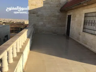  11 شقة لللبيع في الحصن