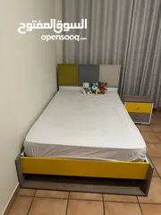 7 Very clean bedroom set( 7 pieces)