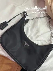  1 شنطة برادا اصليه Prada Re-Edition 2005 قابل للتفاوض