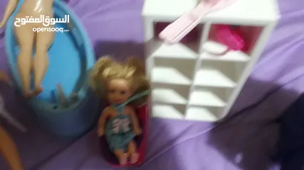  20 باربيات وملحقاتها بحاله جيده للبيع