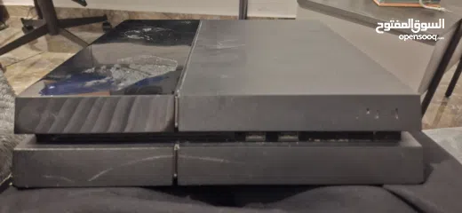  3 بلايستيشن 4 اول اصدار مع ايدين وحده خربانه ووحده لا الحمرا خربانة و السودا لا البلايستيشن بدها تنضيف