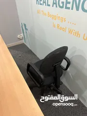  10 اثاث مكتبي متكامل للبيع  بسعر مغري جداً والبيع مستعجل