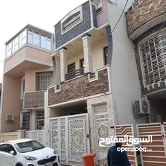  2 بيت للبيع في شارع كلية دجلة جامعة في الدورة 100 متر يحتوي على غرف نوم عدد 4