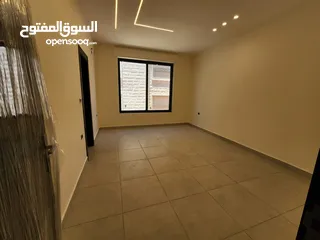  17 شقة فارغة للبيع في دابوق - REF:14658