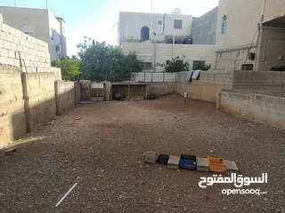  10 بيت مستقل للبيع 3 طوابق مع مخزن وتسوية وبير ماء