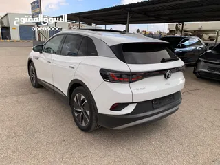  4 للبيع ID4 موديل 2022 فتحه متحركه عداد 28 شبه زيرو  بسعر 21650