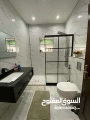  17 شقة فاخرة للبيع 250 متر مربع داخلي 250 متر مربع خارجي ام زويتينة