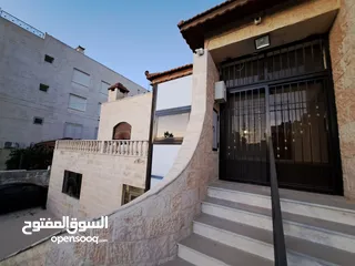  21 منزل مستقل للبيع الجبيهة/ دوار المنهل- للبيع المستعجل في منطقة هادئة وجيران محترمين حدائق وساحات