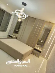  1 فني تركيب ورق جدران بافضل الأسعار شغلنا مكفول 8 سنين صور من اخرر اعمالنا نصلكم اينما كنتم اسعارنا رم