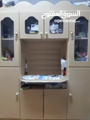  1 cupboard with glass