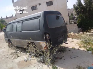  5 باص هونداي H100 للبيع موديل 2000 بحاجه الى ماتور و ترخيص