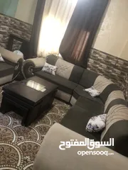  3 طقم كنب كورنر شبه جديد مع الطاولات والسجادة والبرادي