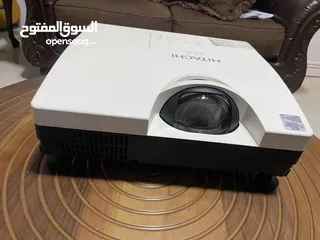  1 بروجكتر hitchi CP-DW10N