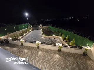  24 فيلة طابقين رائعة وفخمة جدا جدا مع العفش الفاخر وموقع خلاب واطلالة رائعة