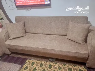  1 صوفيا مستعمله للبيع وتضاف عدد 2