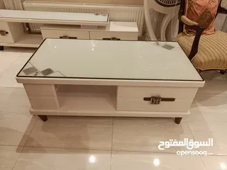  5 طاوله وسط وطاوله تلفزيون جوده عاليه  للبيع من المالك