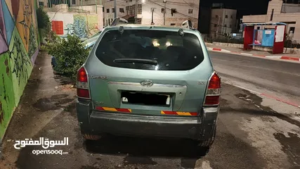  2 توسان 2005 عليه ترخيص من شهر 3/2025 الجيب بده ماتور 16صباب عمل صيانة طفيفه في الجناح الخلفي الايسر